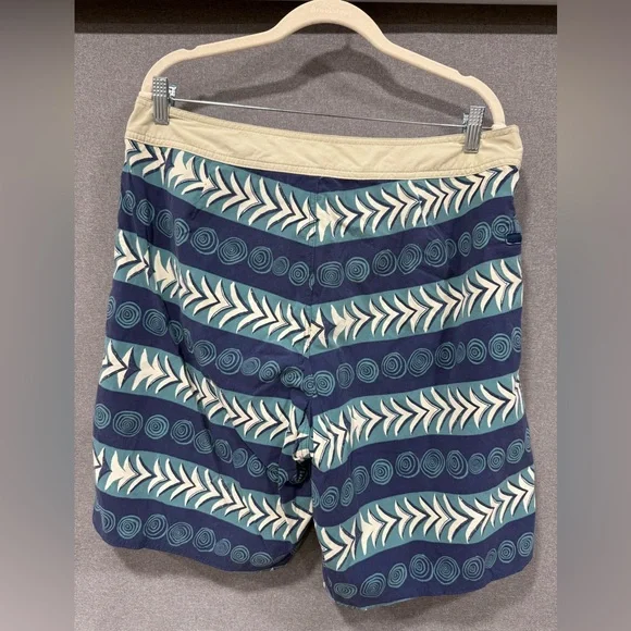 Patagonia Blue and Cream Board Shorts with Geometric Patterns Size 36 - Picture 4 of 6